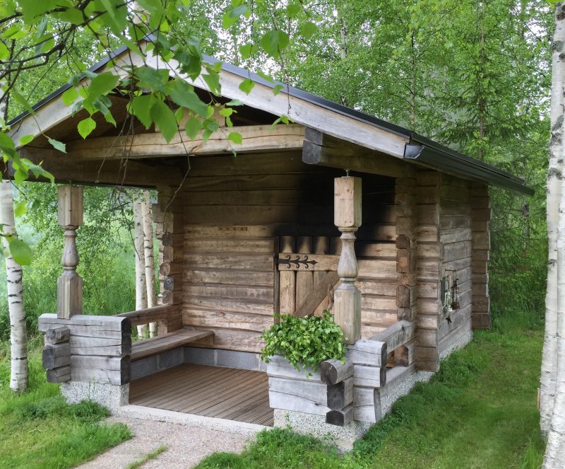 Suomalaisten mielestä ihanteellinen sijainti saunalle on luonnon lähellä.