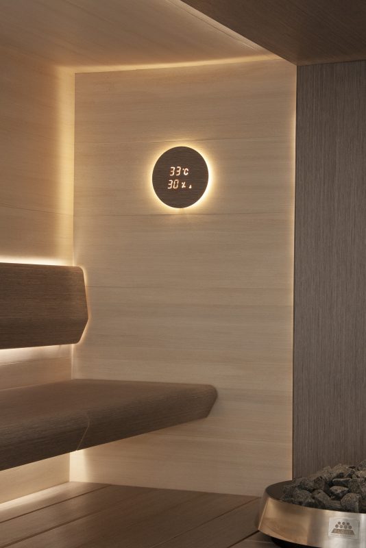 Aspectu on LED-valoin varustettu saunan lämpö- ja kosteusmittari.